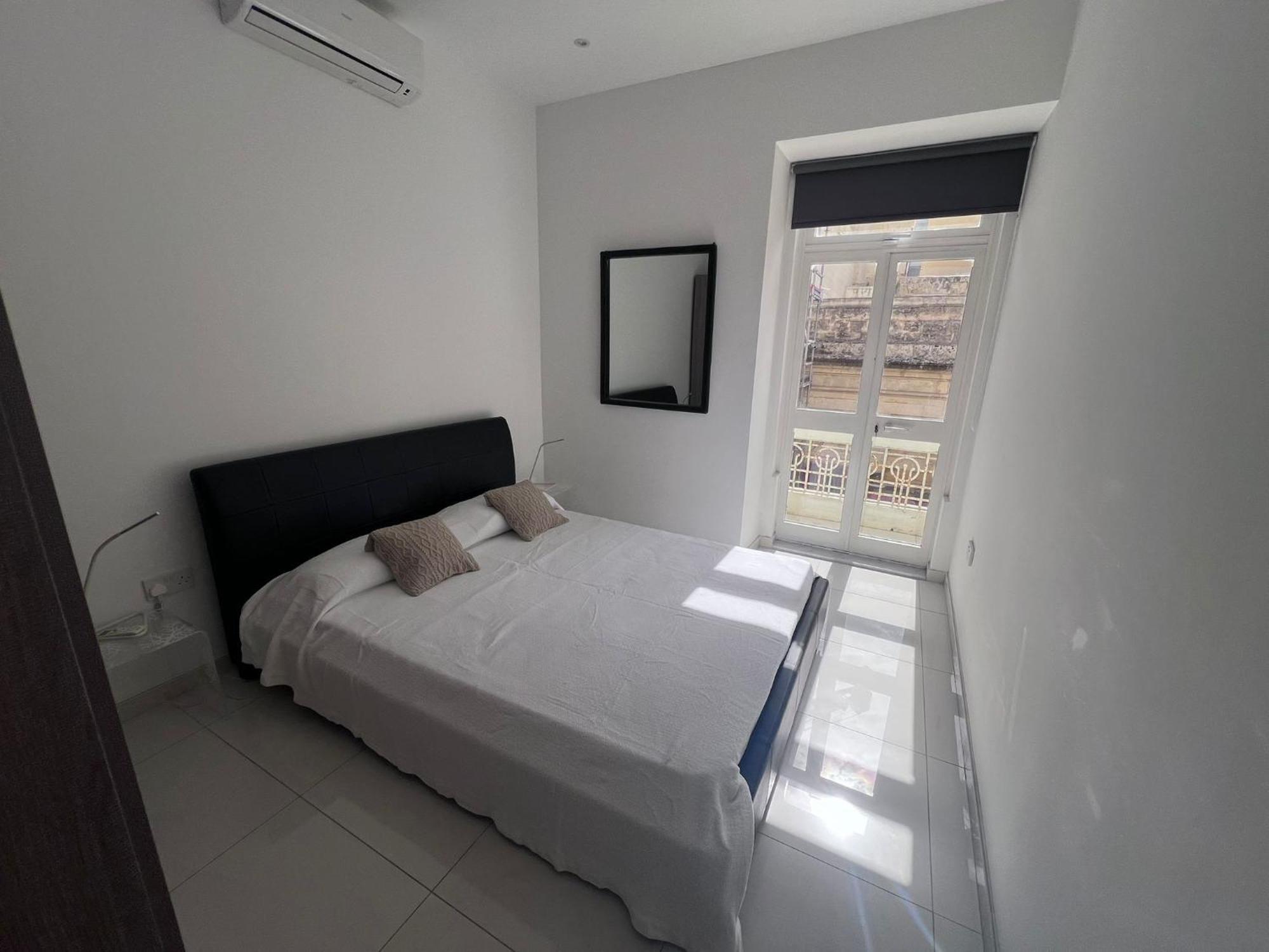 Sunny One Bedroom Apartment In Old Bakery Street 발레타 외부 사진